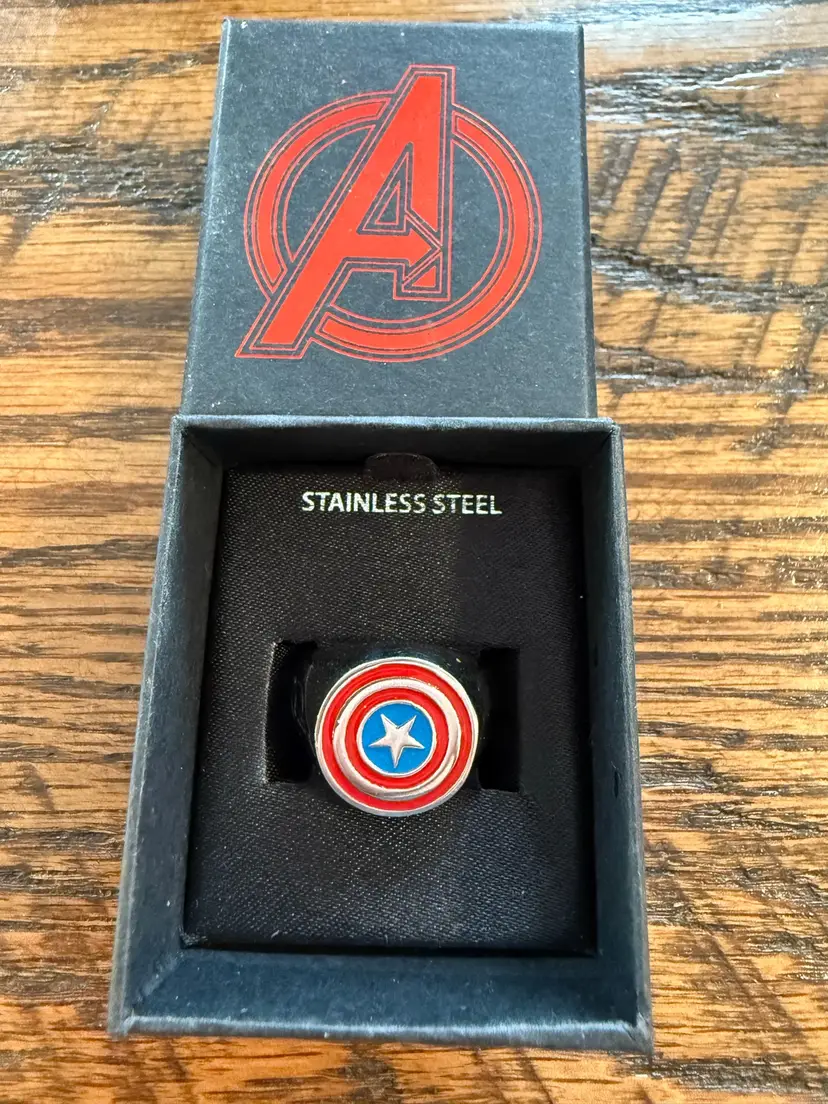 Avengers Captain America Ring w Box