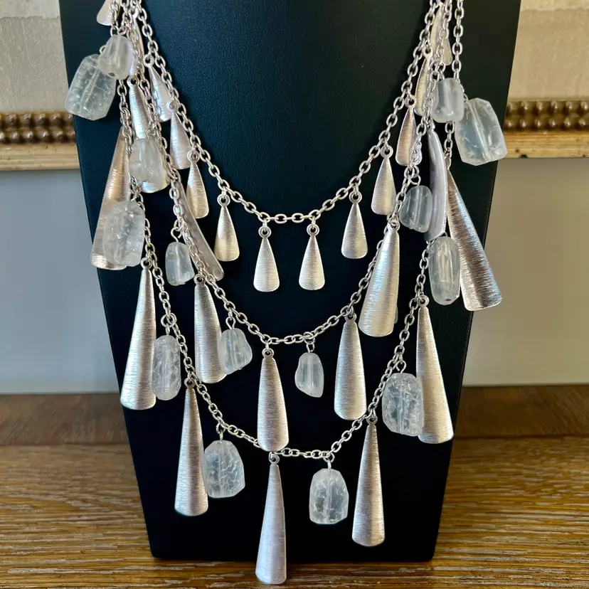Premier Designs, Chunky Matte Silvertone Frosted Beach Glass (plastic) Layered Statement Piece 48“