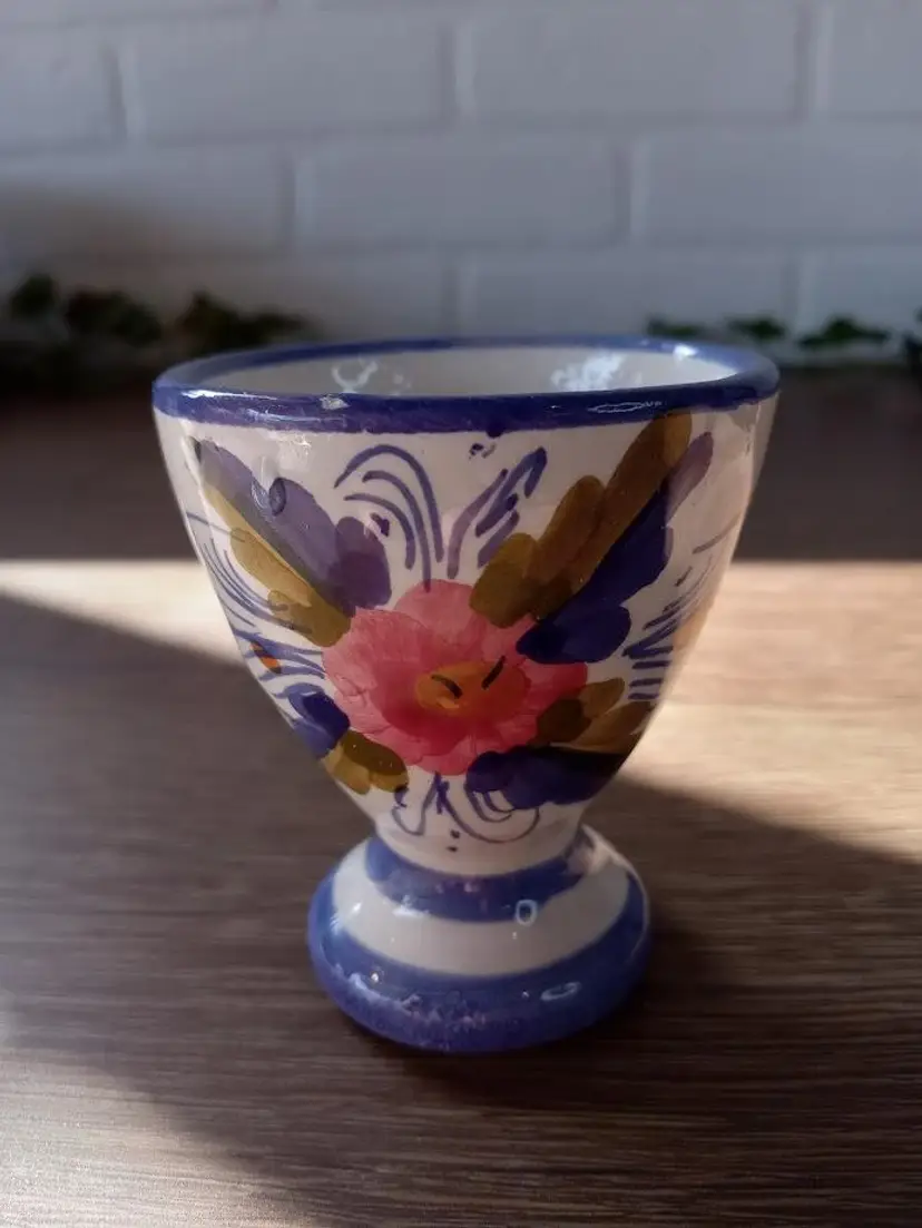 Pier 1 Hand Painted Egg Cup, Custard 2.5"T 2"D 2 small chips