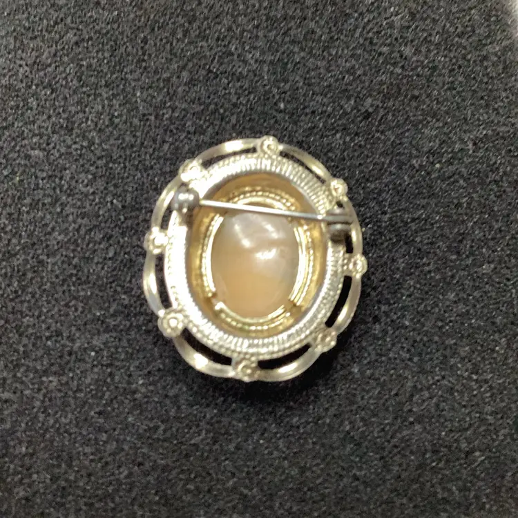 Vintage Carved Shell Cameo Brooch 1” Faux Pearls Gold Tone