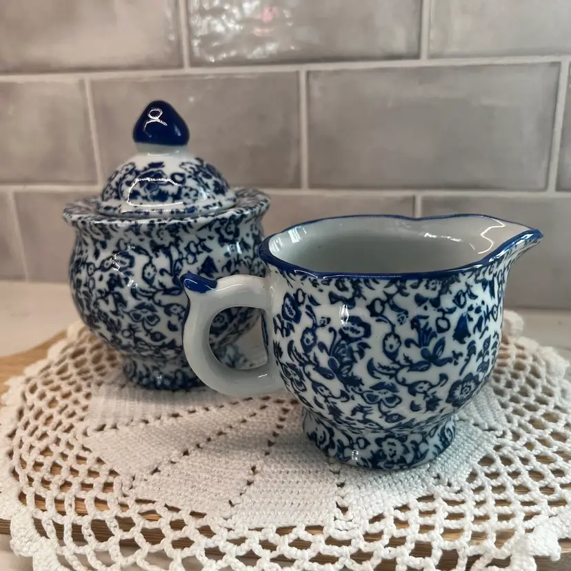 Vintage Silvestri Sugar Bowl and Creamer Pitcher, vintage blue and white creamer and sugar bowl set