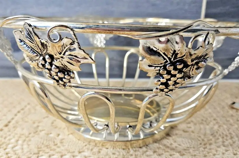 Vintage Studio Silversmiths Wire Fruit Bread Basket Ornate Grape Clusters (read)