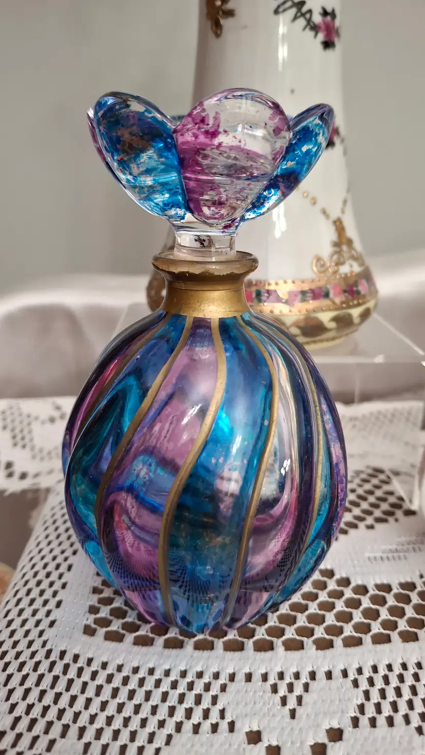 211 Vintage Illusions 24% Lead Crystal Perfume Bottle – Iridescent Purple & Blue