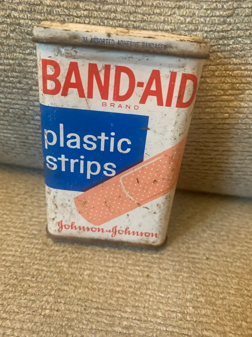 038 Band Aid Tin