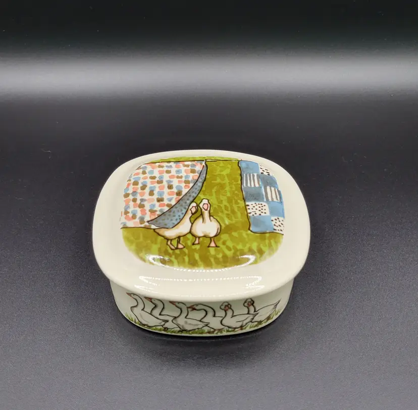 Vintage Pfaltzgraff Country Collection by Bobbi Becker goose lidded trinket dish.