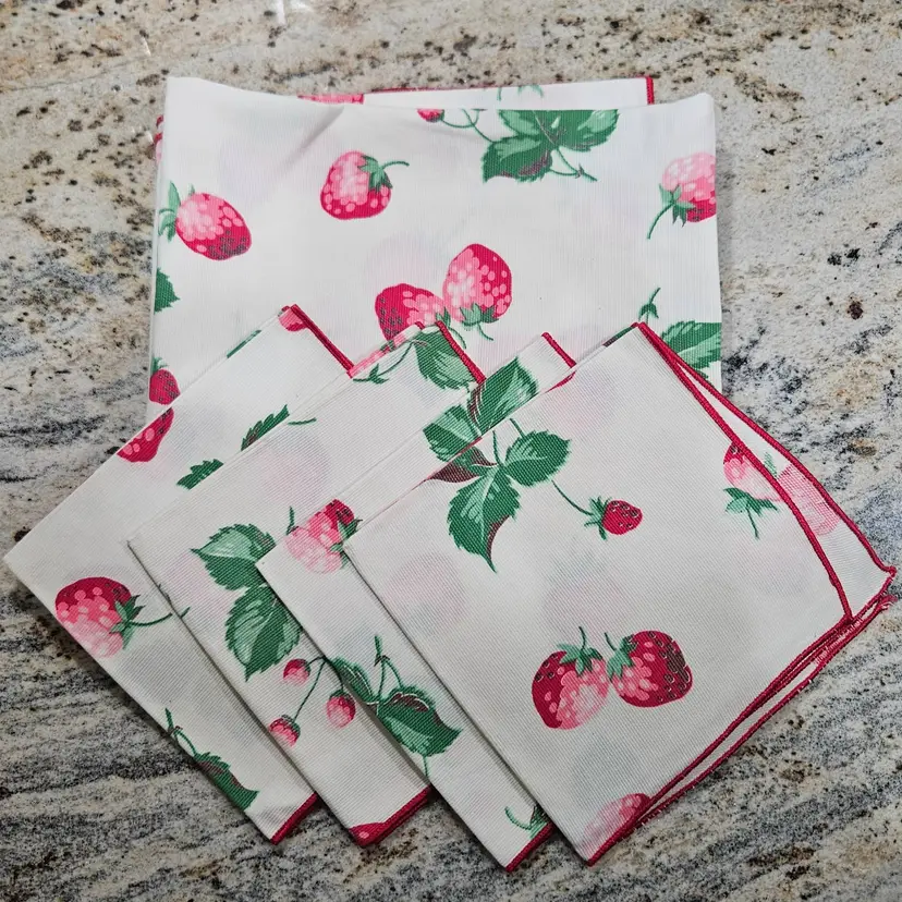 Handmade 33" square Strawberry 🍓 Tablecloth & 4 matching napkins