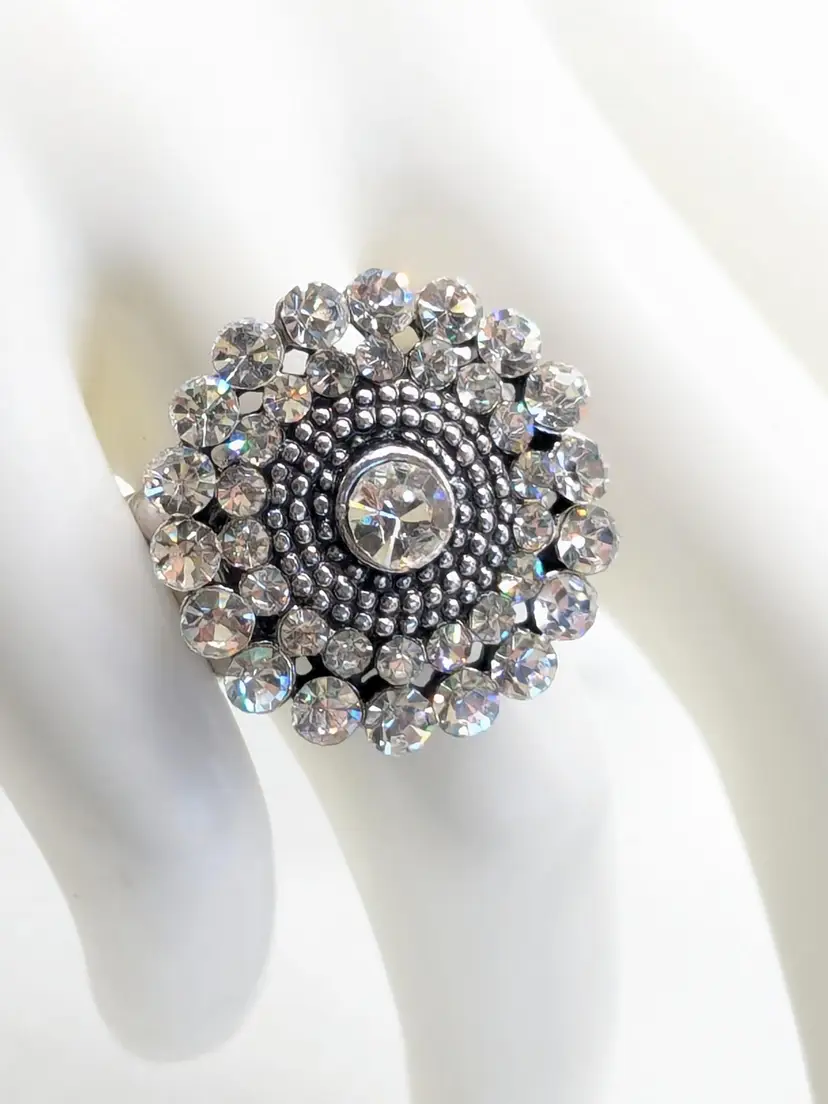 Sparkling Rhinestone Statement Stretch Fashion Ring Silver Tone