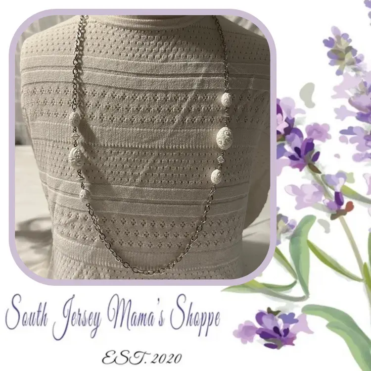 Vintage Sarah Coventry Silver Tone With White Floral Beads Necklace