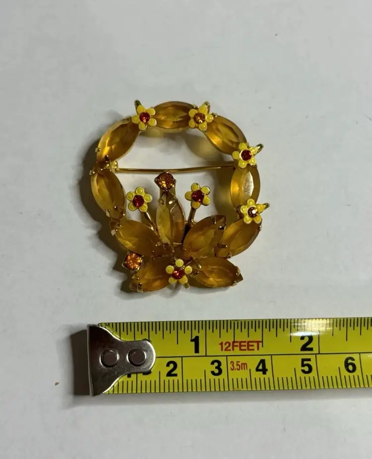 Vintage Wreath Shaped Pin Brooch With Flowers Gold Tone
