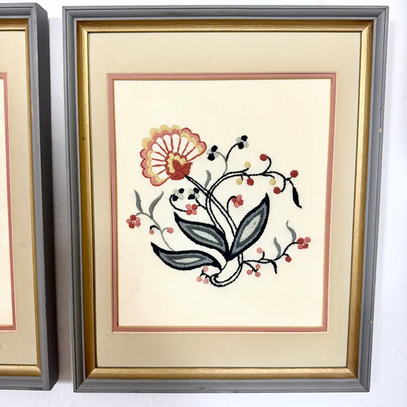 USA: Crewel Embroidery JACOBEAN FLORAL Pattern 12in x 15in Framed 1970s