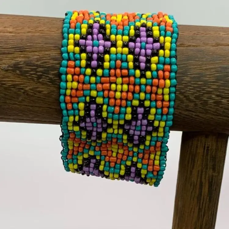 76. Vintage Native American Hand Made Seed Bead Stretch Bracelet
