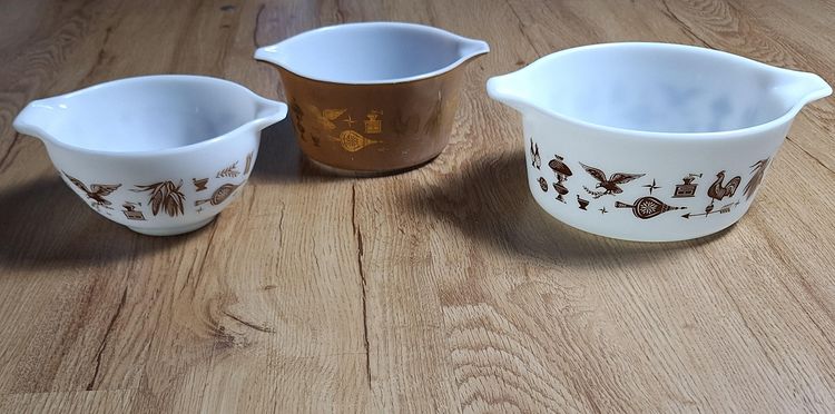 Vintage Pyrex Mixing Bowl And Casserole Dish