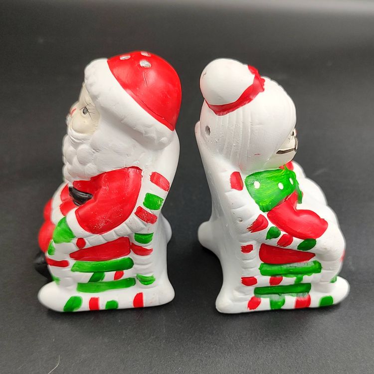 Vtg Santa And Mrs Claus Salt And Pepper Shakers