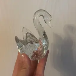 #01 - Vintage Art Glass Swan Figurine