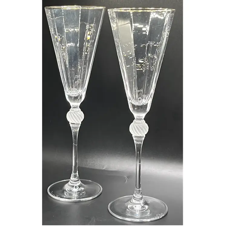 Tuxedo Gold
by OSCAR DE LA RENTA