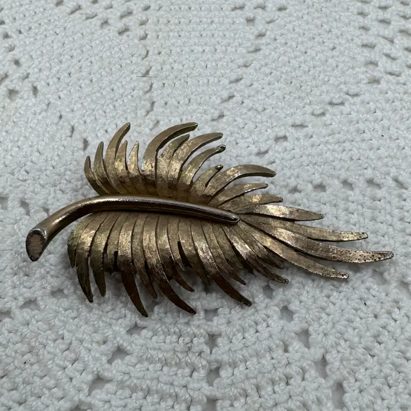 Vintage Gold Toned Leaf Brooch