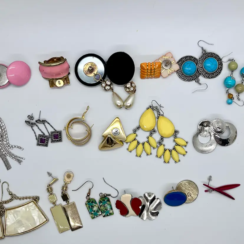 20 Pairs Of Vintage Earrings - Pierced
