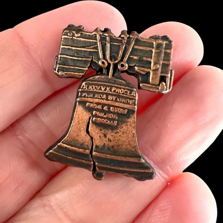 Vintage Liberty Bell 1” Brooch Lapel Pin in Copper-tone.