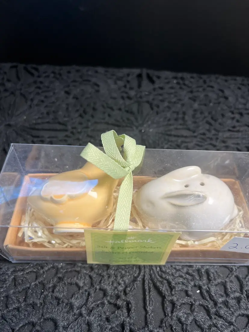 NIB-Hallmark Bunny & Chick S & P Shaker