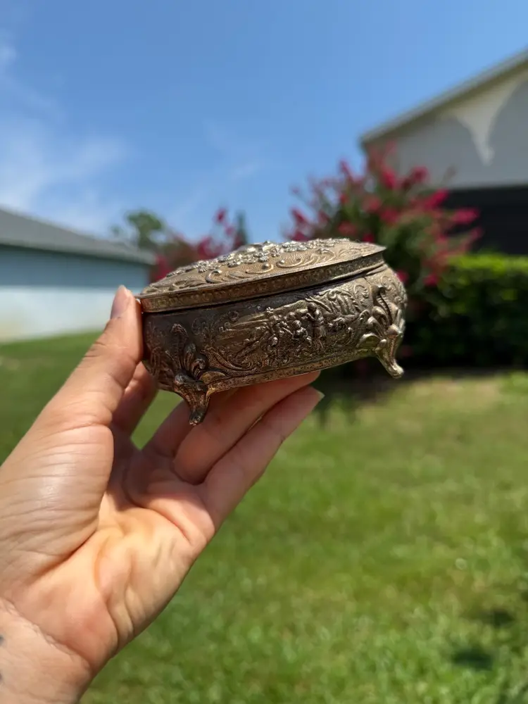 ✨Vintage Silver Roses Embossed Mini Footed Jewelry Casket✨