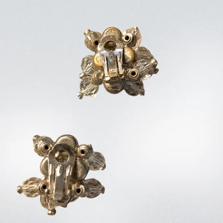 #02 Vintage Silver Tone Cha Cha Cluster Clip On Earrings