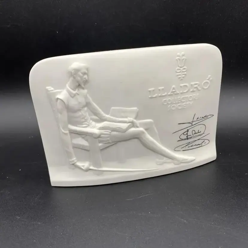 #1402  Lladro Collectors Society Don Quixote Porcelain Shell Plaque Signed 1985 Spain