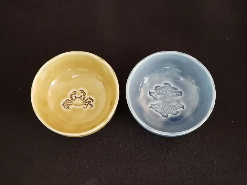 North American Trading Co - Japanese Bowls small - set of 2 with scalloped edges