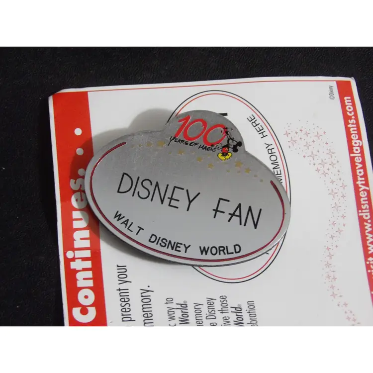 Walt Disney World Fan 100 Years of Magic Park Pin and Lenticular Luggage Tag NOS 2002