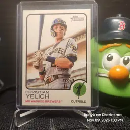 2022 Topps Heritage Image Variant - Christian Yelich Milwaukee Brewers