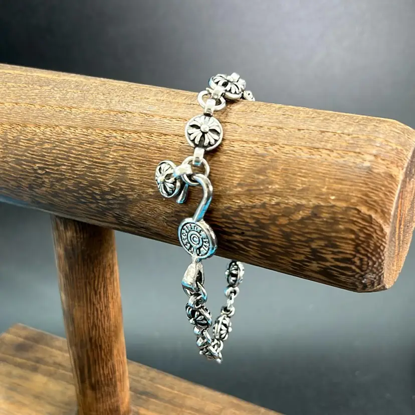 Silvertone Bracelet With Hook Clasp 7” Long