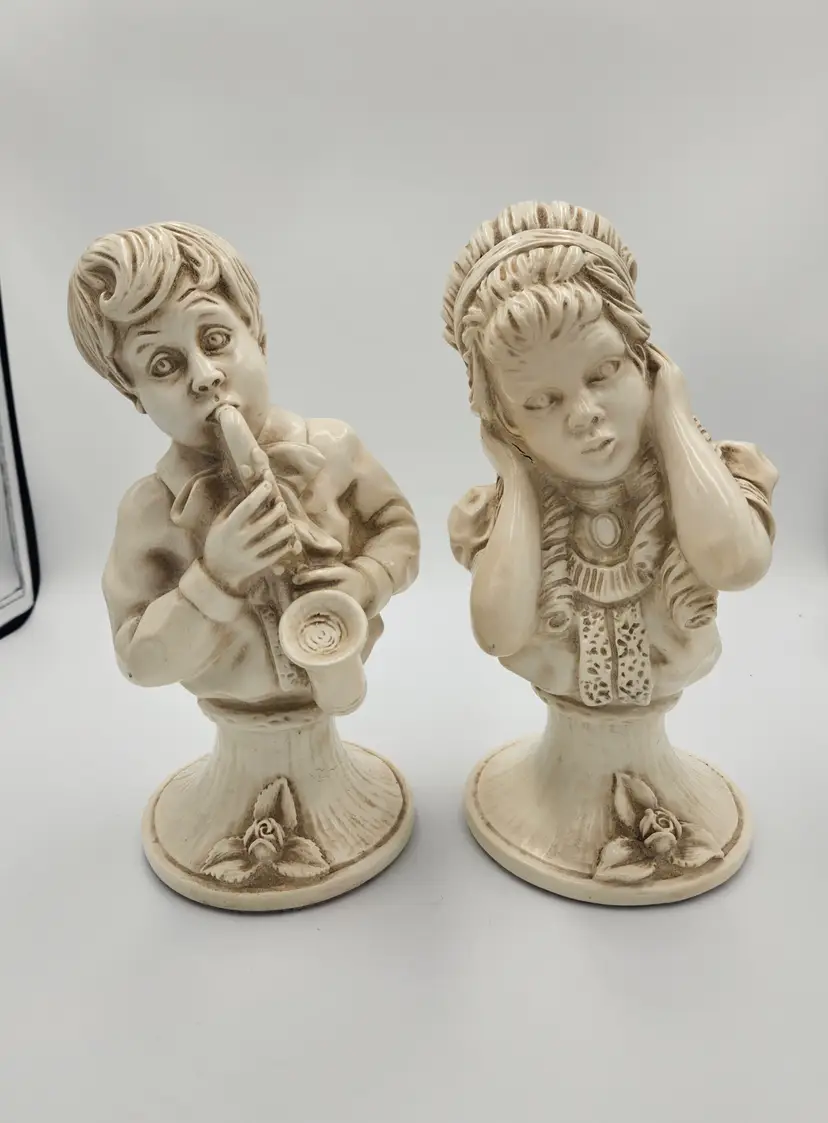 #C61 Universal Statuary Corp #1368 "Love Notes" Rwsin Figurines