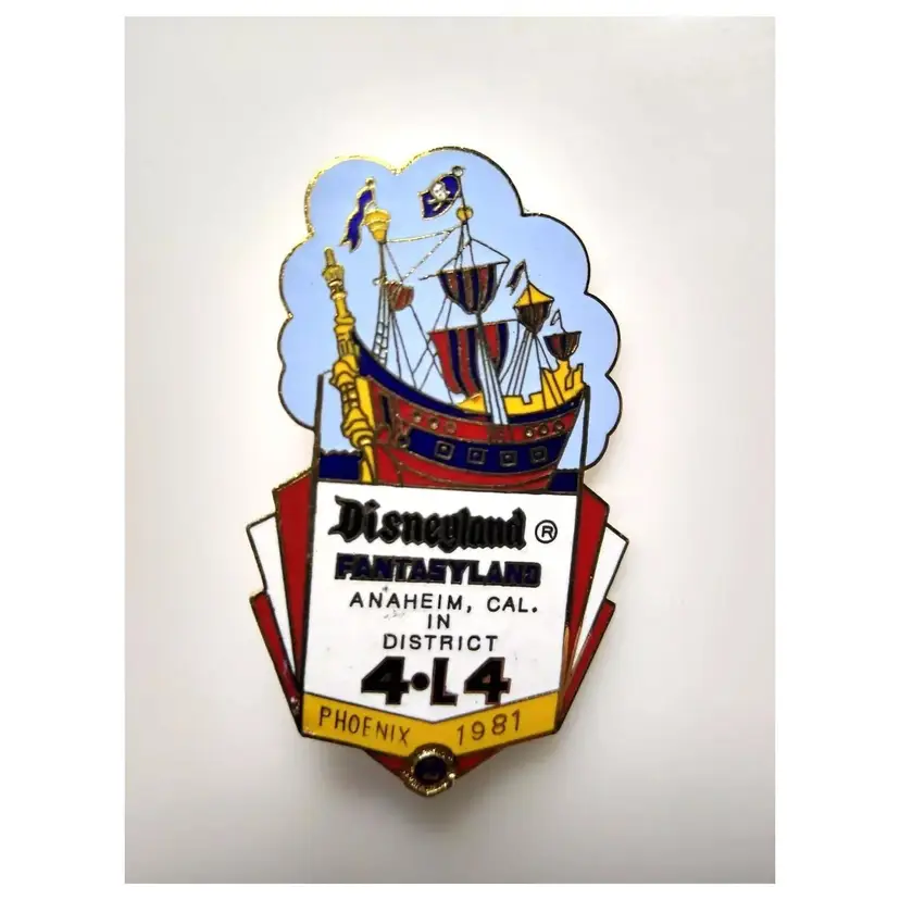 Disney Pinback Enamel Badge Pin Disneyland Fantasyland Pirate Ship Phoenix 1981
