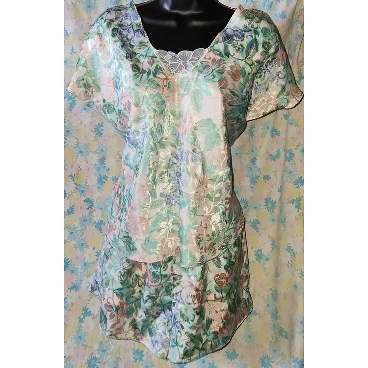 ✨️ Silky Pastel Floral 2-Piece Pajama Set! ✨️