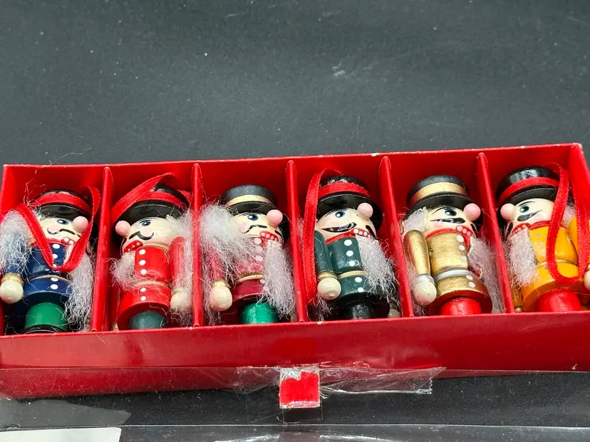 6 pack-Christmas wooden Nutcracker soldiers Christmas Decor (Preowned Condition)