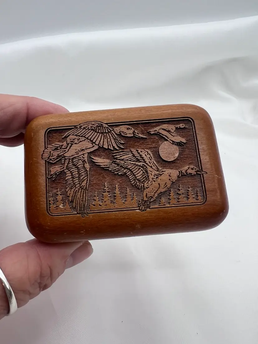 #2029A Vintage Trinket/Ring Box with Carved Ducks in Flight.