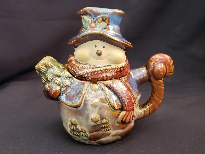 TEAPOT Santa Figurine w/ Cover small glazed pottery ceramic 5 3/8" tall approx.
