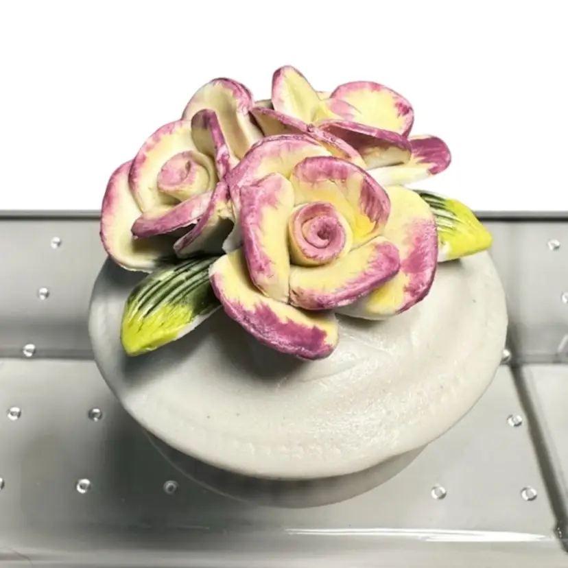 106. Victorian Trading Company Flower Trinket Box Very Small