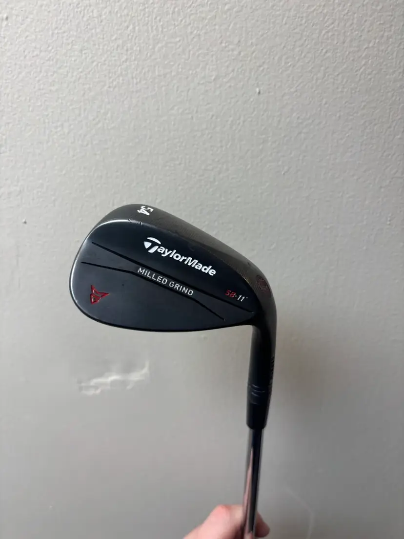 Taylormade Milled Grind Black Wedge 54° SB-11 Wedge Dynamic Gold