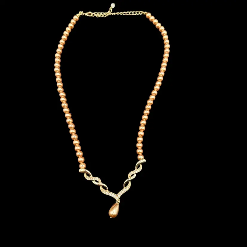 Gorgeous Rose Gold-tone Faux Pearl Statement Necklace, Rhinestone Twist & Teardrop Pearl Accent 20” L Stamped GV9