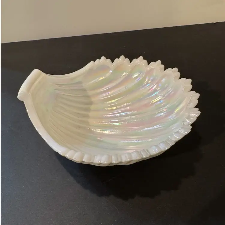 Vintage Westmoreland Pearlescent Milk Glass Shell Trinket Dish