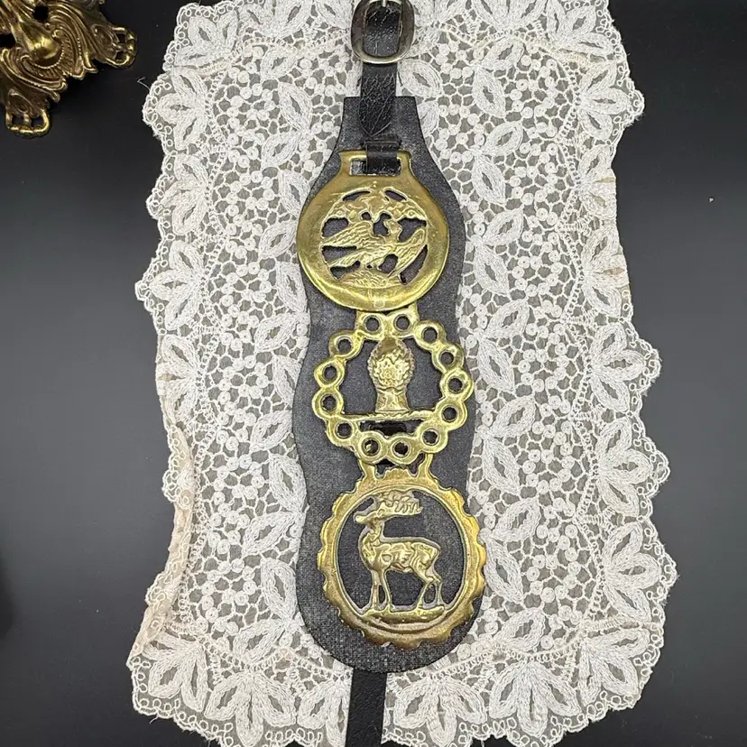🐞Vtg English Horse Brasses on Leather Martingale Strap: Eagle, Wheat, Stag
