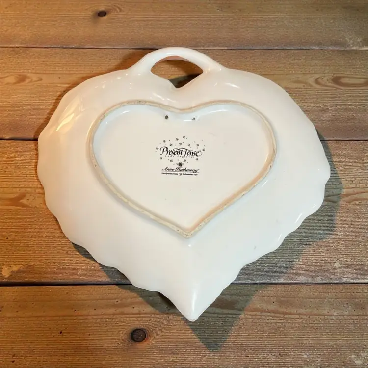 Present Tense Anne Hathaway “Waterlogged” Bee Heart Ceramic Plate Italy Hand Painted 8”