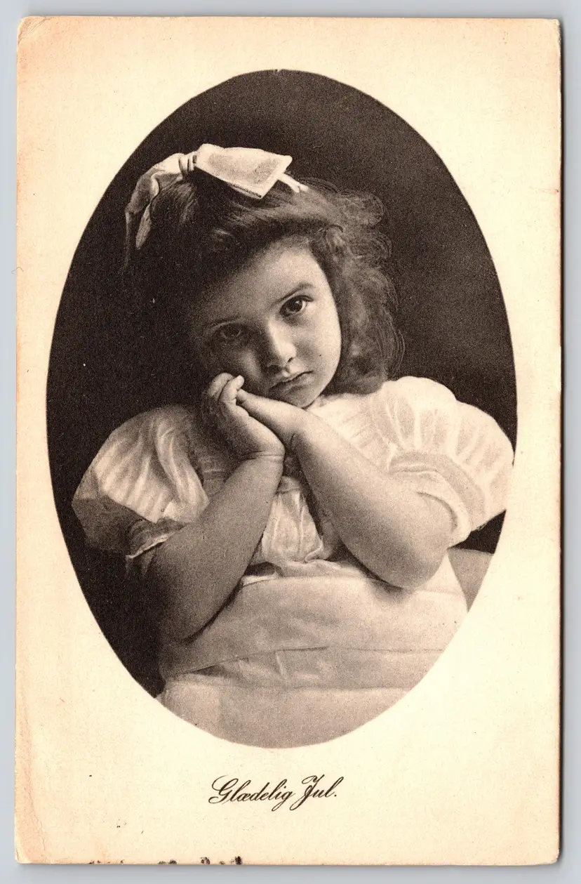 Postcard RPPC Young Girl Praying Portrait Real Photo Oval Vignette Hair Bow 1911 - 9135