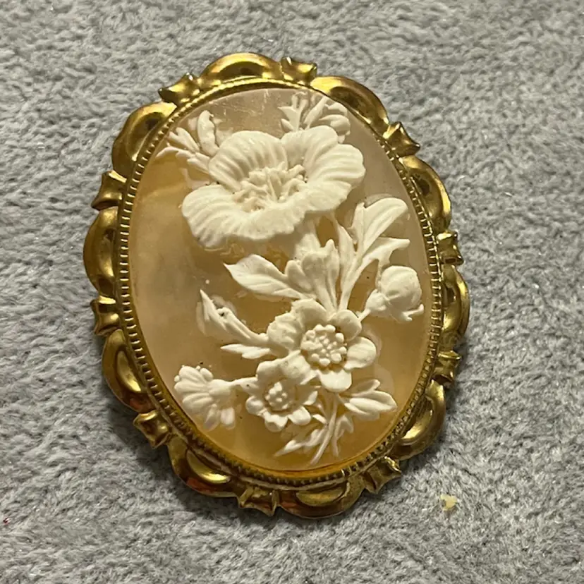 Vintage Faux Cameo Floral Sweater Clip