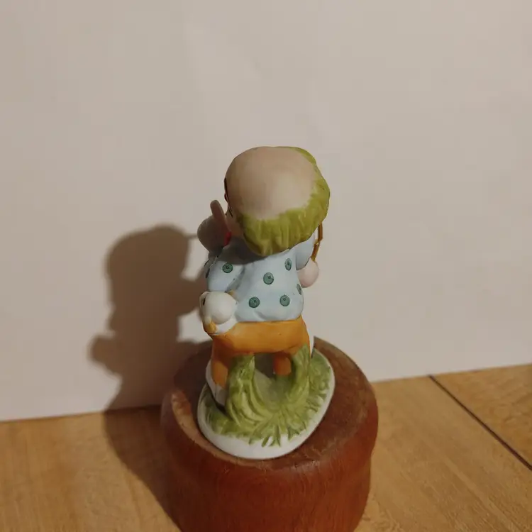 Vintage Lefton Clown with dog. Chipped finger. See pics. 4.5 inches high.