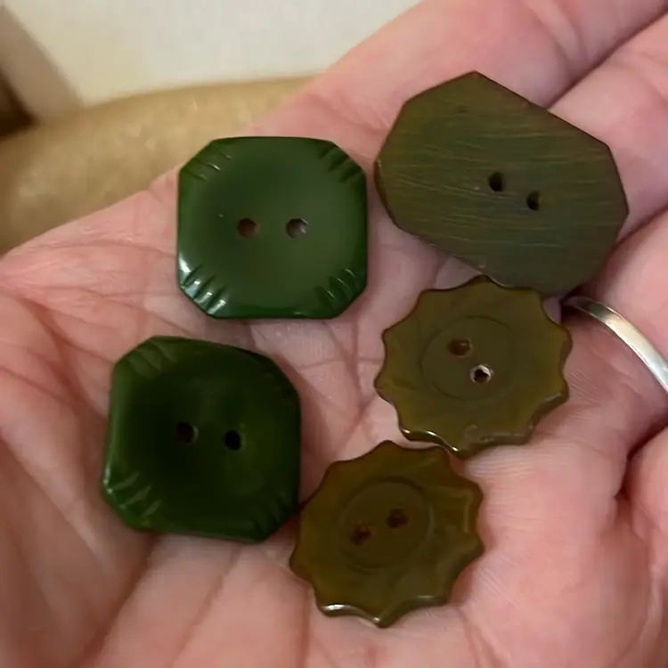 5 Lot Green Vintage Bakelite  Buttons Tested