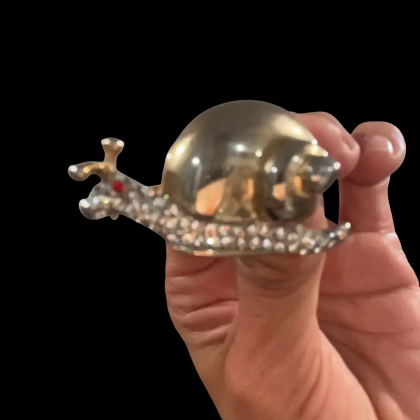 #24 Gold Tone Snail With Rhinestone 2” 🐌