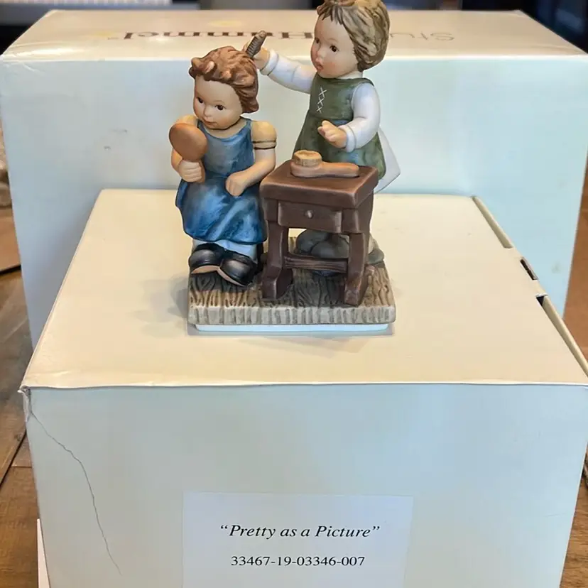 Hummel Pretty As A Picture 2003 With Box And Paperwork