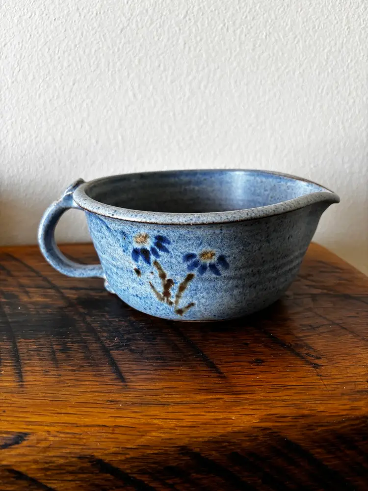 Artisan Signed, Studio Art Pottery, Stoneware, Blue Speckled Floral Batter Bowl. 4 Cup Capacity.