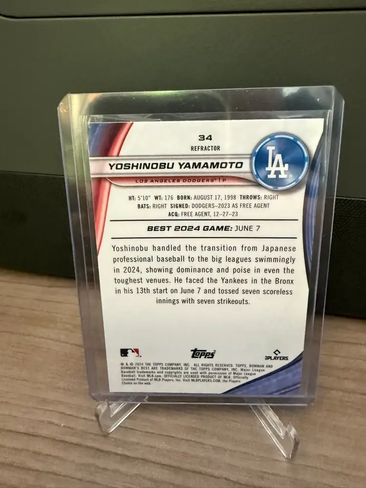 Yoshinobu Yamamoto 2024 Bowman Best Refractor Rookie.